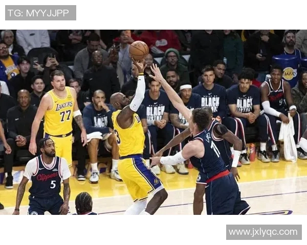 湖人对决热火谁能在这场激烈比赛中笑到最后分析与预测